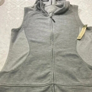 Aveva  sleeves less hoodie jacket M